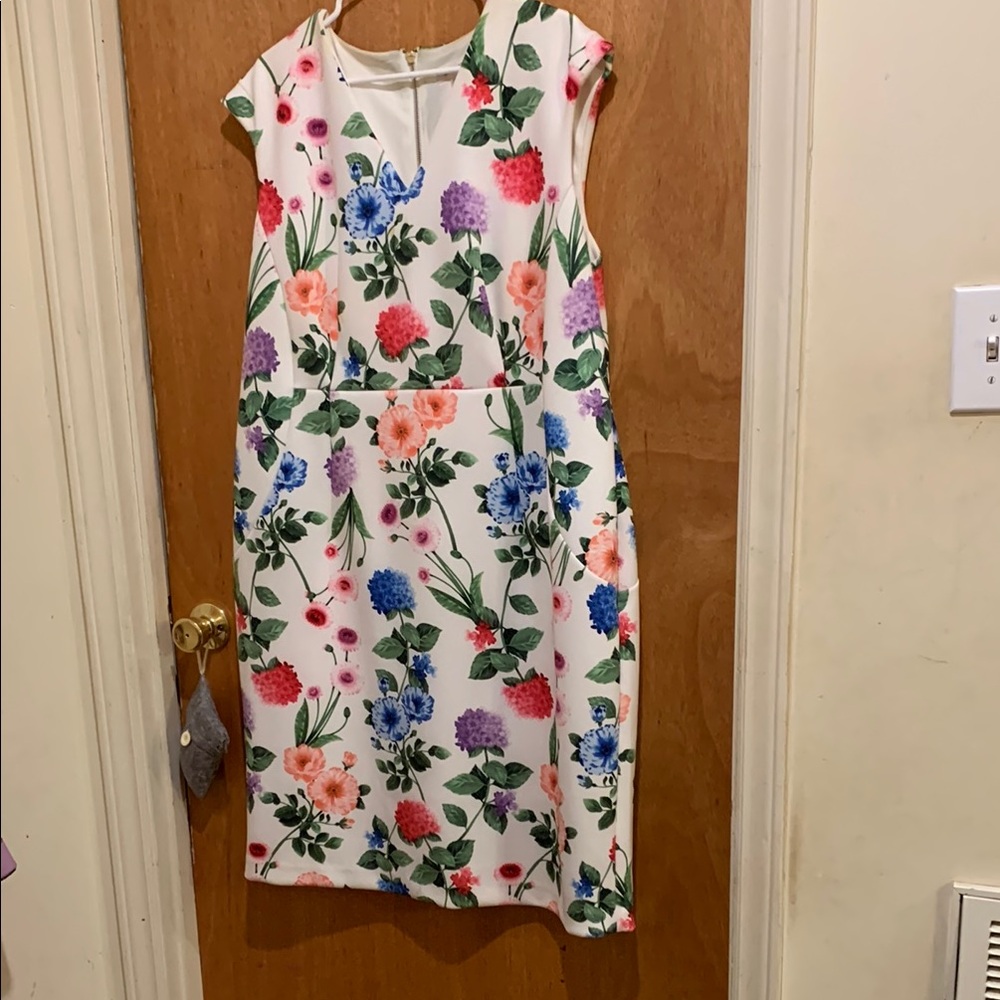 Calvin Klein Size 20W Dress - White with Blue, Pink, Purple Flowers.